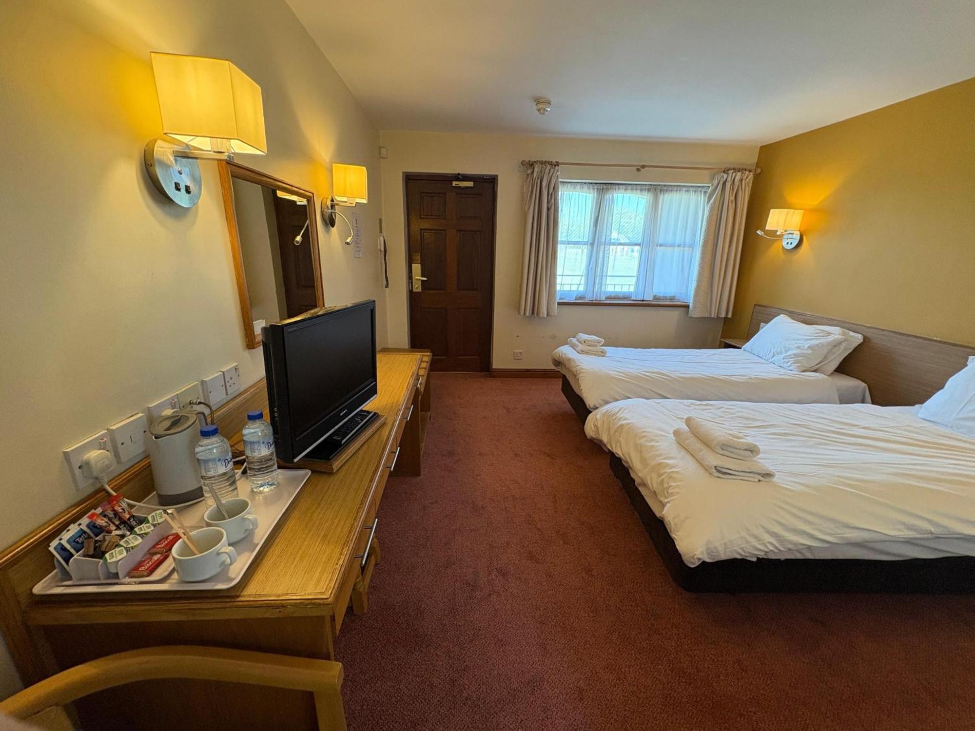 Tollgate Hotel & Leisure Stoke-on-Trent Екстериор снимка