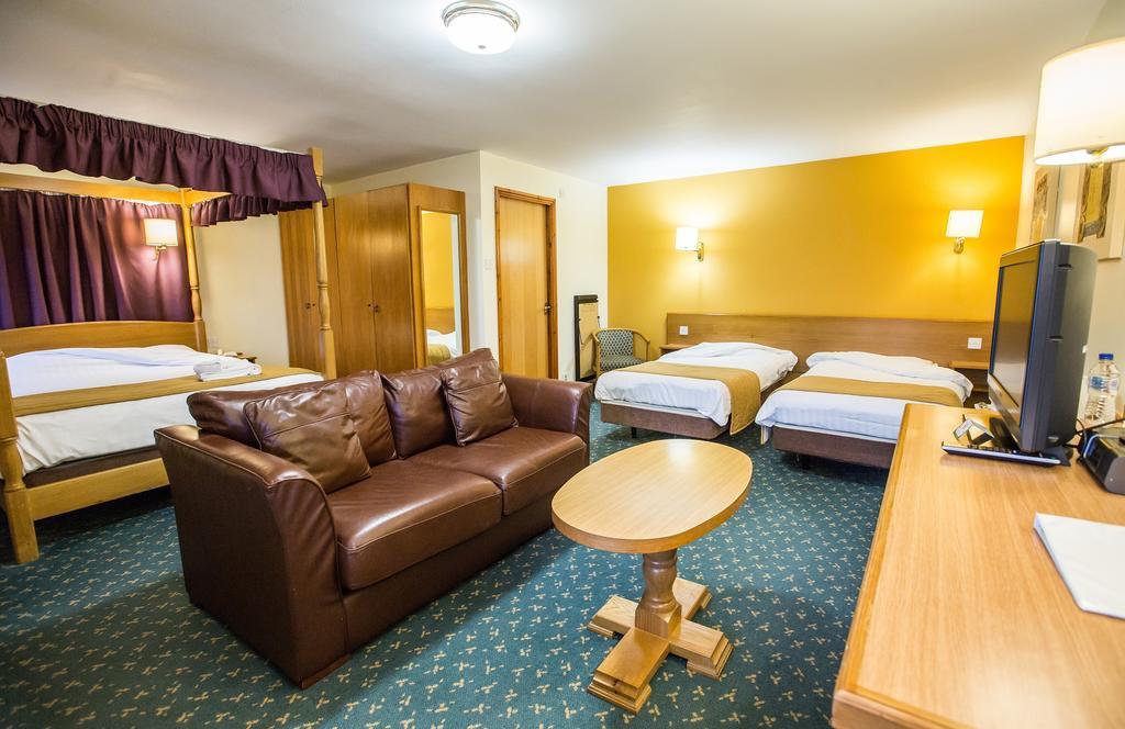 Tollgate Hotel & Leisure Stoke-on-Trent Екстериор снимка
