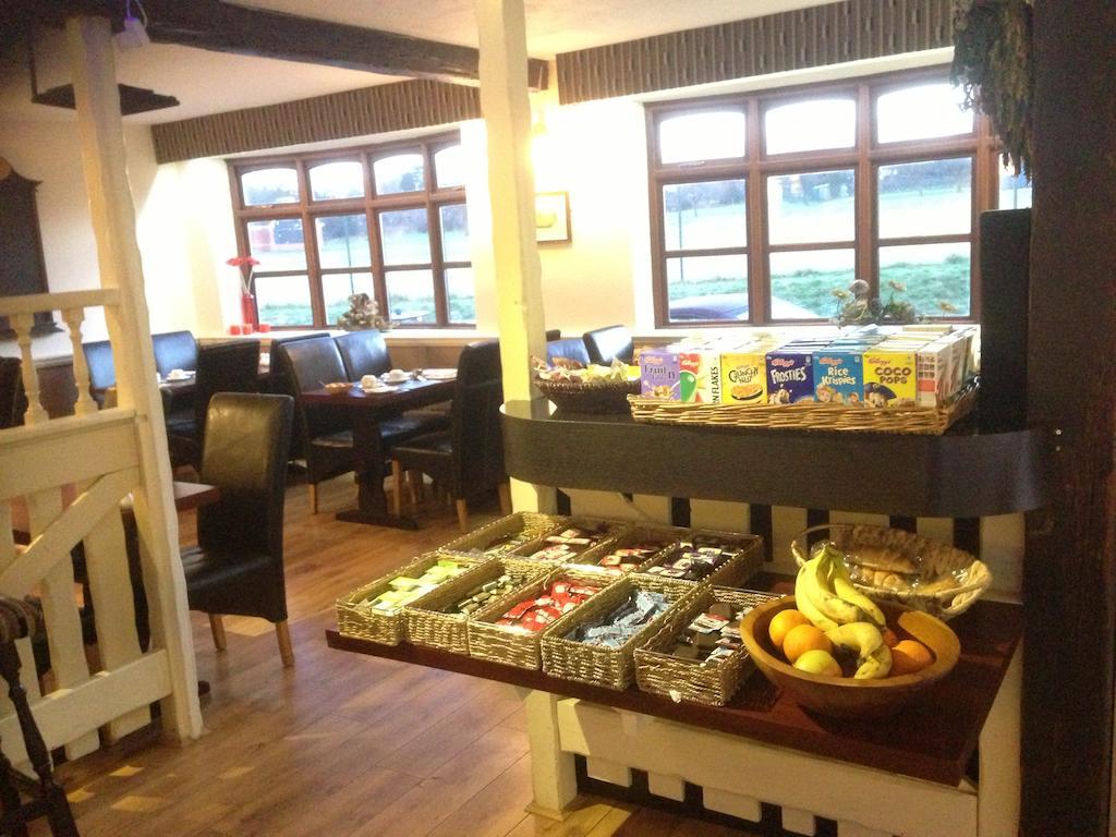 Tollgate Hotel & Leisure Stoke-on-Trent Екстериор снимка